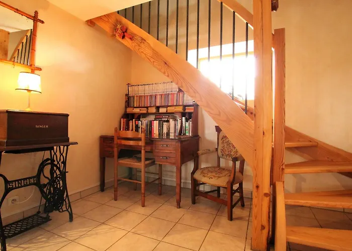 Chamalières-sur-loire, 5 Pièces, 8 Personnes - Fr-1-582-1 *